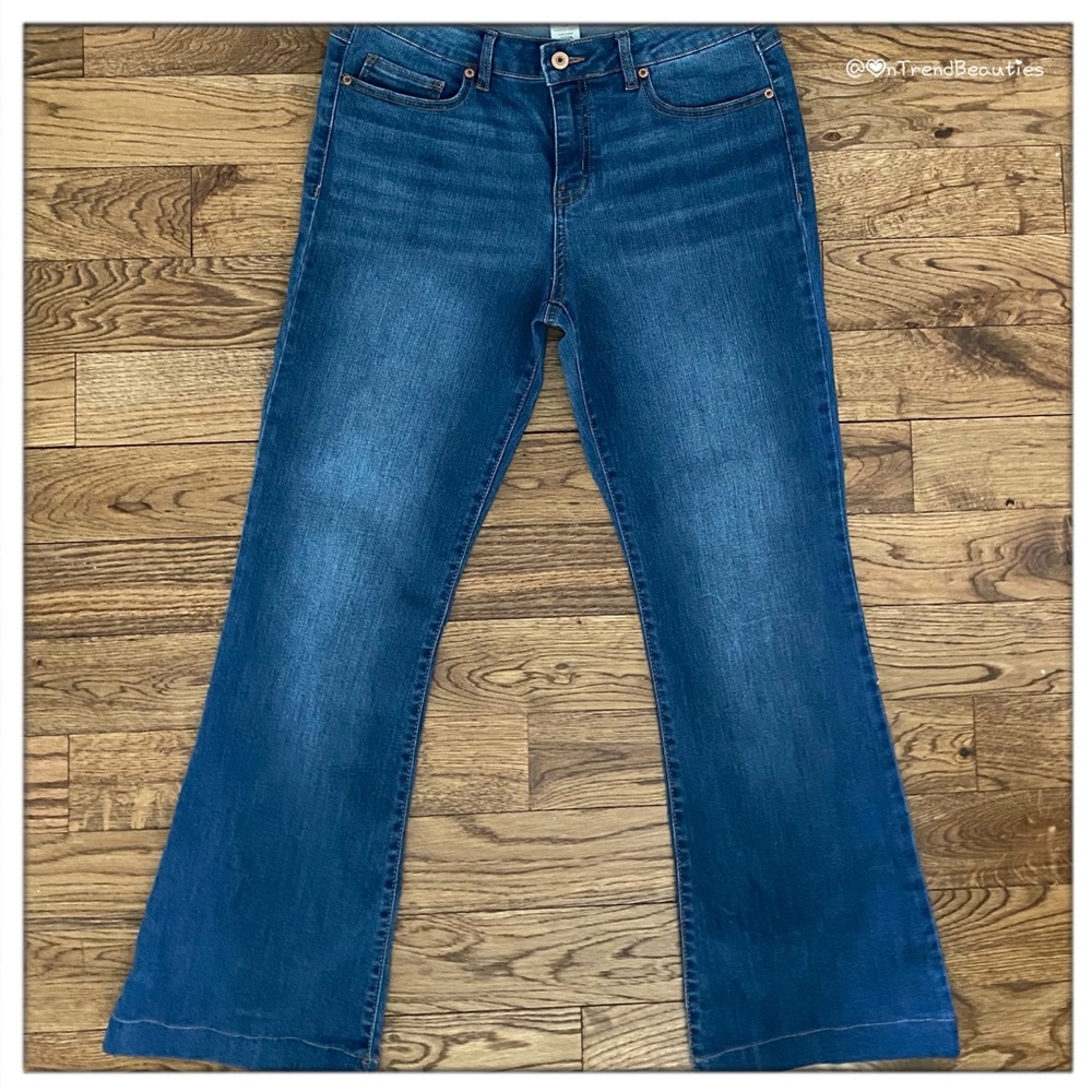 Versatile Happily Grey Flare Dark Wash Blue Jeans - Picture 5 of 13